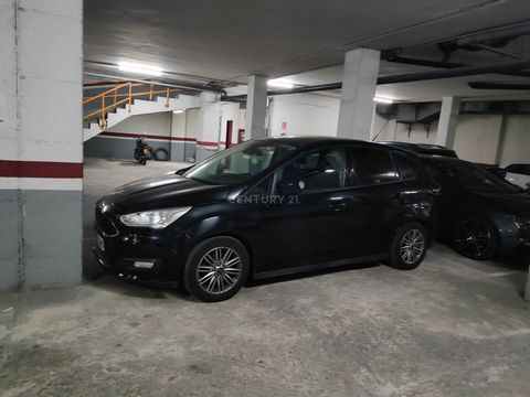 We are pleased to offer you this large parking space on C/Pedra del Diable corner Av Catalunya in Parets del Valles In it you can park any type of car since it is very wide and high so that your vehicle is protected from all danger. The enclosure and...