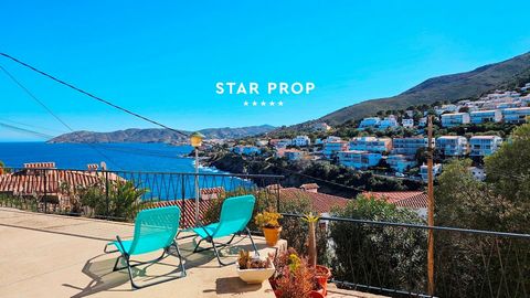 STAR PROP, das Immobilienbüro für schöne Häuser, freut sich, dieses außergewöhnliche Grundstück in erster Meereslinie vorzustellen. Mit zwei Etagen mit Terrasse und Blick auf das Meer gegenüber dem Strand ist dieses Anwesen ideal für Sie und Ihre Fam...