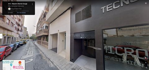 Great opportunity! Underground parking space for sale in the sought after Calle Ramón Gorge Nº 44, Elda, this valuable banking asset can be yours! Outstanding features: Large parking space of 12m2. Privileged location in Calle Ramón Gorge, Elda. Safe...