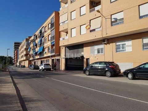 ¿Quieres comprar una plaza de garaje en Villena, Alicante? Excelente oportunidad de adquirir esta plaza de garaje situada en la planta baja de un edificio de cinco alturas sobre rasante y dos alturas bajo rasante, que fue construido en el año 2005. E...