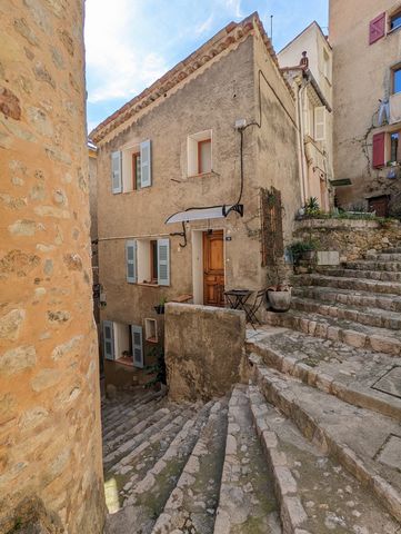 The Bar sur Loup : Charming village house of 43 m2, composed of a fitted kitchen, a shower room with toilet, a living room, a bedroom with shower room and an attic. The agency fees applied to this property are the responsibility of the seller. For mo...