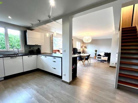 Type: Duplex T4 (3 bedrooms) Looking for the perfect balance between modernity, comfort and tranquility? Look no further! We are delighted to present this charming duplex apartment, ideally located in Poisy, on the edge of Annecy Meythet. (Brassilly)...
