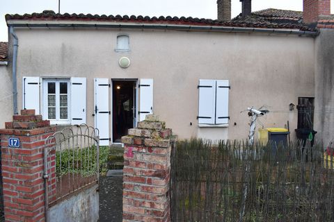 Dpt Deux Sèvres (79), à vendre à SAINT LOUP LAMAIRE3 maison P3 de 43 m² - Terrain de 301,00 m²