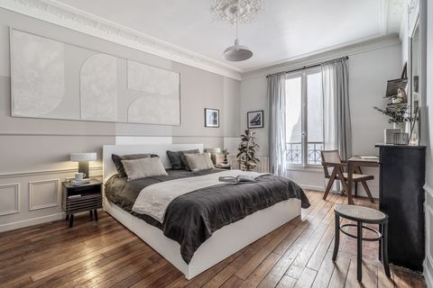 Spectacular renovated and furnished apartment located on Rue Lamarck, in the Montmartre quartier. It's on a 4th floor, close to the Lamarck-Caulaincourt and Guy Môquet stations. Nearby attractions include the Basilique du Sacre-Coeur du Montmartre, t...