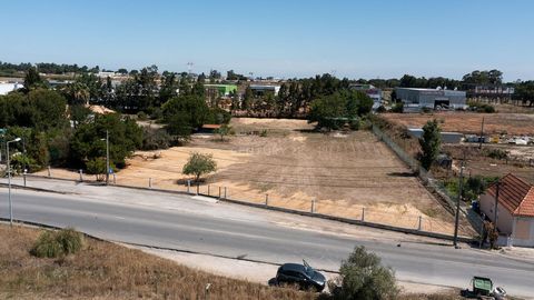 Moita A33. Urban land of 5764m2, Exclusive and rare opportunity for investors, builders and real estate developers. Completely fenced and with viability for allotment of houses, or industrial facilities. Information according to technical consultatio...
