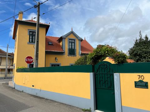 House T4- Completely refurbished - Murtosa Fully renovated villa located in Murtosa- Aveiro Beautiful house from 1950, completely renovated, consisting of 2 floors. On the first floor there is an entrance hall with access to a furnished and equipped ...