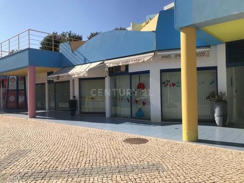 Shop located in Albufeira Marina (tourist expansion area) accessible by part of the main road. It has an area of 71 m2 facing south with good sun exposure through windows and access by the main road. Excellent area to divide into cabinets. Counter st...