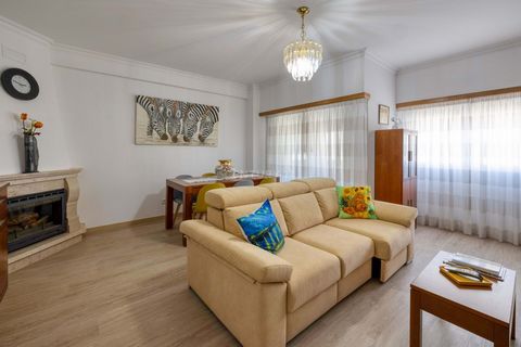Fantastic 3 bedroom apartment, located in the parish of Prior Velho. Subject to a thorough renovation, the apartment has been revitalized and renovated with high quality materials. With excellent areas, well distributed and with lots of light. It con...