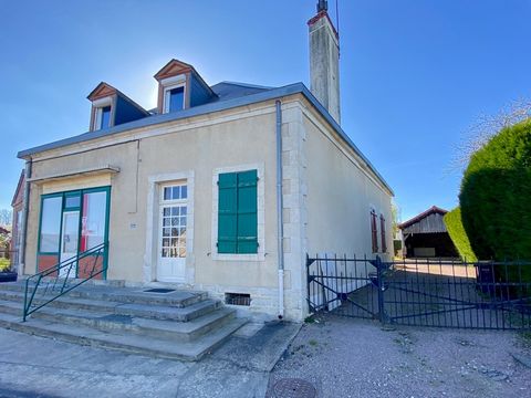 J'ai le plaisir de vous présenter en exclusivité une propriété unique située au cur de Sougy-sur-Loire. Il y a quelques temps, cette demeure accueillait la boulangerie du village. A savoir que cette maison est érigée sur un terrain de 860 m² et offre...