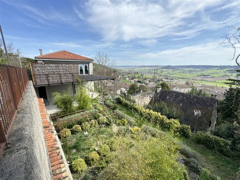 Located between Bergerac and Agen, a few minutes from Villeneuve-sur-Lot, the second largest agglomeration in the department with all shops, near the Lot river, also having a SNCF train station.   Come and discover this unique real estate complex on ...
