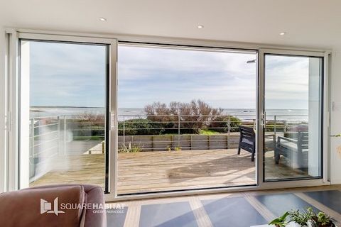 SQUARE HABITAT Saint Gilles Croix de Vie exclusively presents this very beautiful villa to you ideally located in Bretignolles-sur-Mer, offering breathtaking views of the ocean, combined with a privileged location. Main Features : - A total area of ​...
