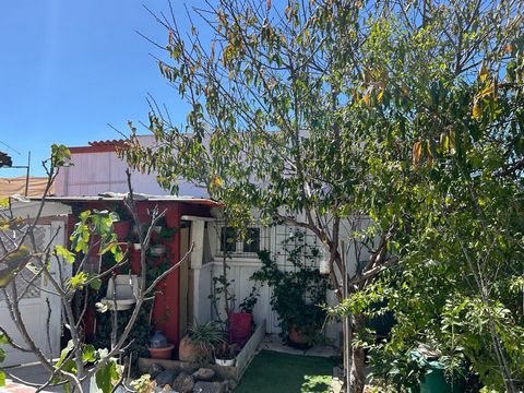 FOR SALE HOUSE IN ARONA CASCO. Charming rustic house for sale in the town of Arona. It is a house of a total of 62 m2 divided into an interior of two bedrooms, a bathroom, kitchen, living room and outside a garden with fruit trees, jacuzzi. It also h...