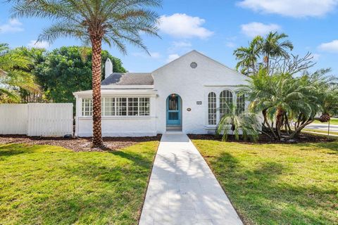Live large in this spacious 2 bedroom, 2 bath 1920's Spanish Mediterranean inspired cottage. Boasting bright white paint throughout, the Florida sunshine bounces off every wall. Upgraded and meticulously maintained, this home and its vaulted family r...