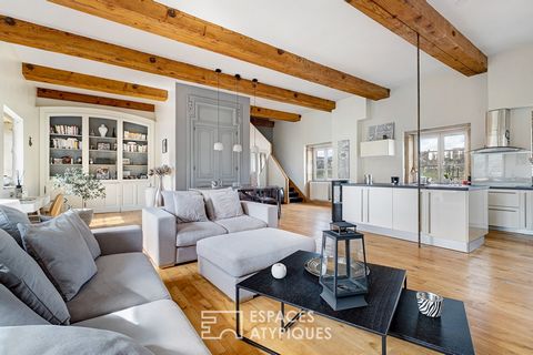 Located in Cuire le bas, a few steps from Ile Barbe and 600m from Lyon 4, this fully renovated duplex of 163m2 (146m2 Carrez law) is nestled on the 4th and last floor with elevator of a XIV century building and offers a panoramic view of the Saône, t...