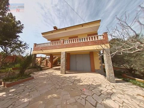 Of course! Here is the ad for the house in El Priorato de La Bisbal: Discover the charm of living in El Priorato de La Bisbal with this magnificent villa! With a built area of 186 m2 and 160 m2 distributed over two floors, this spacious house offers ...