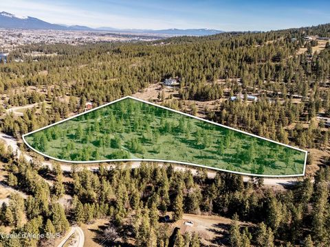 Prime opportunity awaits on this magnificent 6-acre parcel boasting breathtaking views! Nestled near I-90 and just a short 10-minute drive from Coeur d'Alene and Spokane Valley, this property offers the perfect blend of convenience and Idaho tranquil...