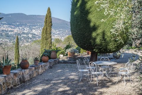 This elegant 17th century bastide sitting in wonderful dominant position on its private landscaped and tree planted plot of over 11 hectares with far reaching views. Impressive from the moment you arrive, inside this splendid home accommodation is as...