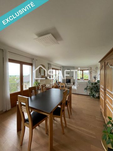 Lovely House in Divonne-les-Bains with Breathtaking Views of the Alps Situated in a peaceful neighbourhood of Divonne-les-Bains, this house boasts a beautiful view of the Alps and is just a stone's throw away from the Swiss border. Built in 1962 over...