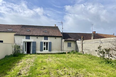 Just 5 minutes from Beauvoir-sur-Niort, where you'll find all amenities, this house has recently been completely renovated and offers uninterrupted views of the forest. It harmoniously combines modernity and authenticity with large, light-filled room...