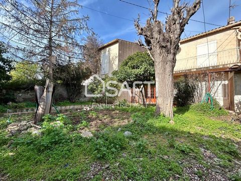Fabien TRIFFAULT independent advisor offers you this house to renovate of approximately 125 m2 on land of 258 m2 with garage in a quiet street in the Le Temple sector. The house is composed as follows: - Ground floor: a SOUTH living room of 24m2 with...