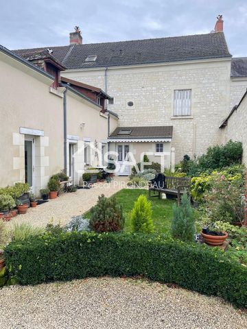 Located in the heart of Coteaux-sur-Loire, in Ingrandes de Touraine more precisely, this mansion is a true architectural gem. Nestled in a charming town center, it offers an ideal living environment, combining tranquility and proximity to amenities s...