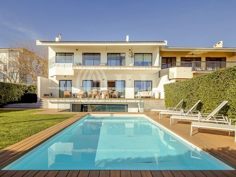 4 bedroom villa with a gross construction area of 359 sqm in a plot of land measuring 481 sqm, with sea views, swimming pool, and garden, in Parede, Cascais. The villa was built in 2020 and features three bedrooms, two of which are en-suite, with two...