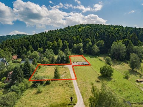 We would like to present to you an offer for sale of a unique plot of land with an area of 22 ares located in the picturesque area of Myślenice in Zarabie. This scenic plot has a building permit for a house with an impressive area of 296 m2, providin...