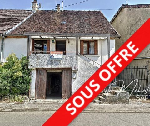 On the edge of Arc and Senans, very popular with its Royal Saltworks, discover this village house. Close to all amenities: bakery, doctors, food store, schools, etc. but also in an ideal setting for nature lovers, since there are numerous walks nearb...