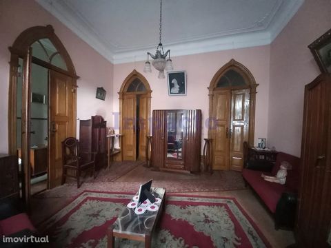 Buy 3 Bedroom House in Ovar *Kitchen *Living room * 3 Bedrooms *Toilet *Attachments *Yard * Land approximately 200m2 Do you want to buy a 3 bedroom house in Ovar? 3 bedroom villa with ground floor and attic, to restore, consisting of kitchen, living ...