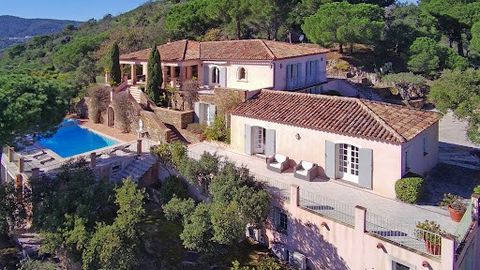 In the heart of a forest of umbrella pines, this property perched at the top of the hill enjoys a breathtaking view flying over the umbrella pines to the sea. The one hectare property offers a beautiful villa of 325 m2 and a house guest or caretaker ...