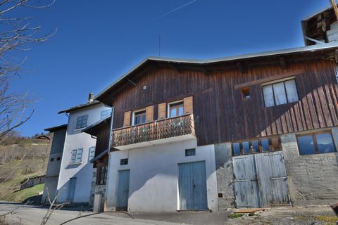 Facing the 3 Valleys. Come and discover this large building located 30 minutes from the ski slopes of Courchevel, offering a breathtaking view of the surrounding massifs and a south-west orientation. Although in need of a complete renovation, its bea...