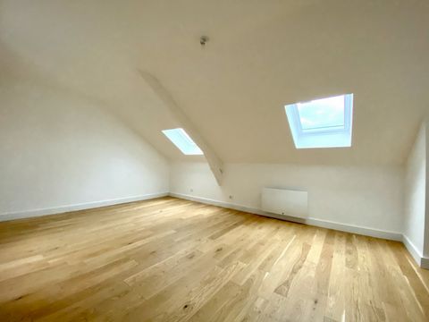 NANTES - EN PLEIN COEUR DU QUARTIER DOBRÉE - Appartement T2 de Standing avec vue sur L'Église Notre-Dame-de-Bon-Port. Achat possible : Pinel neuf (Réduction d’impôt de 14% sur 12 ans) Résidence principale Investissement locatif Venez découvrir ce trè...