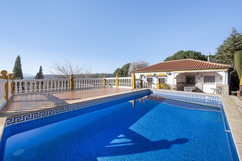 Villa with Garden to Live in Harmony with Nature in Ronda Discover your oasis of tranquillity in this charming villa! With three cosy bedrooms and a bright and spacious bathroom, this property offers the perfect space to relax and unwind from the dai...