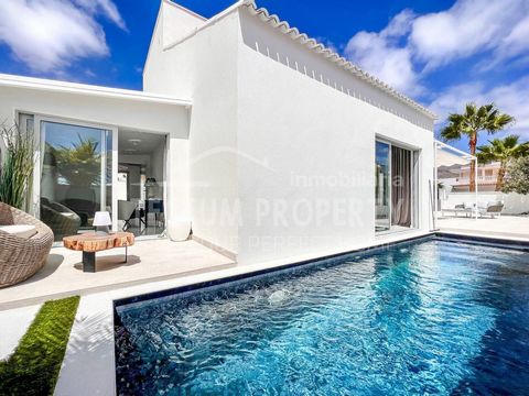 Luxury detached villa with ocean views completely renovated in 2023. The villa counts with 350 m2 built on a 400 m2 plot and it consists of 4 bedrooms and 4 bathrooms. Ground floor features 2 bedrooms, 2 bathrooms, a bright and spacious living room a...