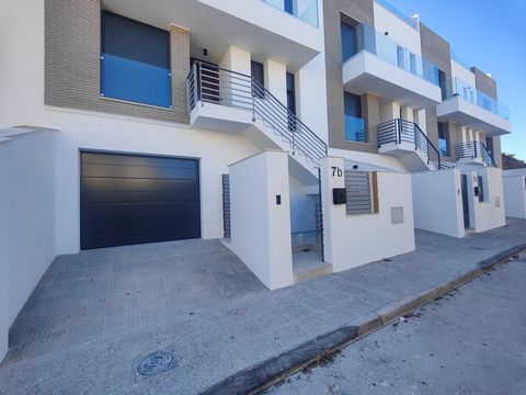 Exclusive Brand New Townhouse, 192M square meters Built for €275,000 Without Pool, Located in one of the most unique and exclusive areas of Antequera, Urbanization Santa Catalina Antequera -Málaga, consists of 4 Bedrooms, 3 Bathrooms, terrace, garden...