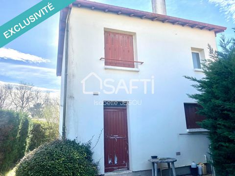 Located in the charming town of La Teste-de-Buch (33260), this house offers a sought-after location near a small forest. La Teste-de-Buch seduces with its friendly atmosphere, its colorful markets and its proximity to the port and the famous beaches ...