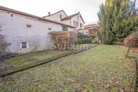 Ref. 792MR, Thoiry, huge potential for this 210m2 village house to be renovated. Composed of 3 levels plus basement, it offers the possibility of creating 3 apartments of 60m2, several cellars and 4 parking spaces. Two gardens, one of which is adjoin...