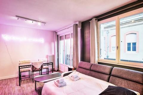 Este acogedor apartamento de 53 m², situado entre Place Dupuy y Grand Rond, ofrece un acogedor refugio para hasta 4 personas. Situado a sólo 2 minutos a pie del pintoresco Canal du Midi y cerca de las conexiones de transporte y de los servicios local...