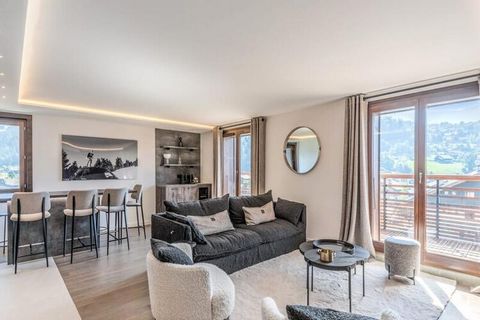 Nur 5 Minuten entfernt. Am Fuße der Jaillet-Skilifte und in der Nähe des Stadtzentrums von Megève liegt dieses erhabene, hochwertig renovierte Apartment. neu, ist ideal, um die Berge im Winter und Sommer zu genießen. Dieses Apartment liegt im 2. Stoc...