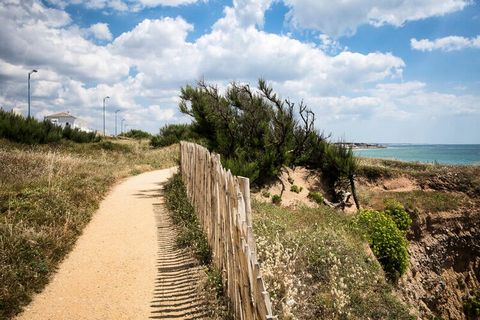 Bleu Horizon mit Terrasse - Studio in Brétignolles-sur-Mer Willkommen im Bleu Horizon avec Terrasse, einem charmanten Studio in Brétignolles-sur-Mer, perfekt für einen erholsamen Aufenthalt zu zweit. Diese 25 m² große, geschmackvoll eingerichtete und...