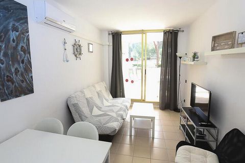 Benvenuti nel nostro accogliente appartamento situato a soli 300 metri dalla bellissima spiaggia di Playa Capellans a Salou. Questo grazioso appartamento può ospitare fino a 6 persone e offre tutti i comfort necessari per una vacanza indimenticabile ...