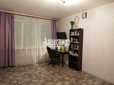 1701849 Продается большая, уютная комната 17,8 м2 в малонаселенной 3-комнатной квартире, расположенной на 8-м этаже. Комната правильной формы, светлая, чистая. Оконный блок – совершенно новый, современный стеклопакет. Вид из окон – в зеленый двор. В ...