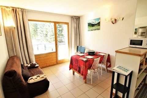 This cozy apartment is ideal for a mountain getaway, comfortably accommodating up to 5 people. It features a bedroom with a double bed, a mountain corner with bunk beds, and a living room with a sofa bed for two. A television is available for enterta...