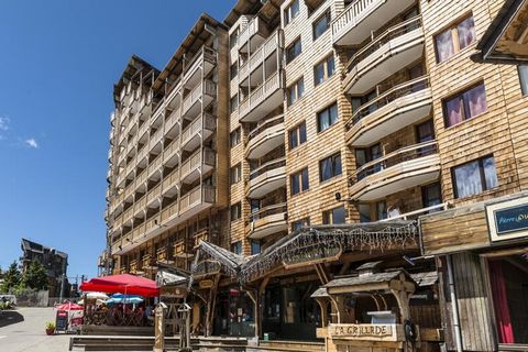 Résidence Maeva Les Fontaines Blanches ligger i semesterorten Avoriaz 1800. Residenset består av en enda byggnad med träfasad, i hjärtat av resorten, nära barnbyn, och ligger i omedelbar närhet av alla affärer och nöjen på resorten. Aktiviteter i när...