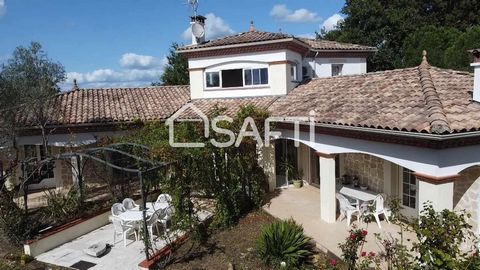 Située à quelques minutes de Langon, au cœur d’un terrain arboré de 2500 m², cette villa d'environ 220 m² offre une vue imprenable sur les hauteurs de Langon, au sud de Bordeaux. Idéale pour les amateurs de calme et de nature, elle bénéficie d'un emp...