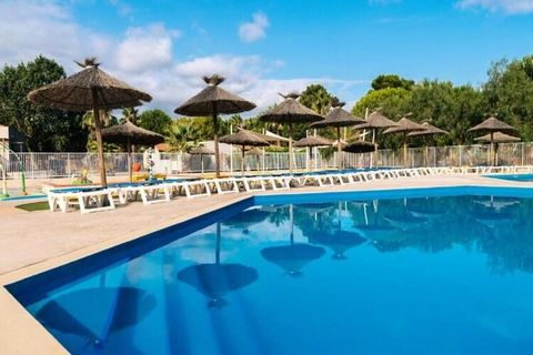 & . Aan de rand van de zee en de zon kunt u genieten van een moment van ontspanning op het strand of in het waterpark met zijn 4 zwembaden, waarvan er twee verwarmd zijn, waterspelen, animatie, glijbanen en een peuterbad voor het grootste plezier van...