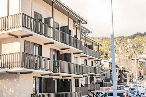 De residentie “Les Sétives” ligt in het hart van het resort, vlakbij de winkels en op 300 meter van de skiliften. Het heeft 5 ingangen en 3 verdiepingen (zonder lift). Niet-private collectieve parkeerplaats voor de woning. Aussois - Residentie 