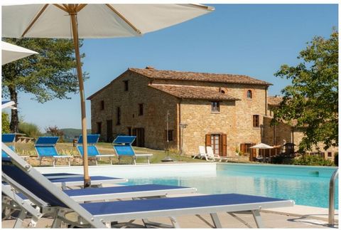 Hermosa villa con piscina y mesa de ping-pong en el campo de Città di Castello, en la región de Umbría, en la frontera con la Toscana.