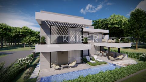 VIDEO Deze luxe villa met zwembad, fitnessruimte en wijnkelder ligt in een rustige omgeving in Vilamoura, een van de meest luxueuze steden van de Algarve, dichtbij de golf, voorzieningen zoals supermarkten en restaurants en Parque Ambiental van Vilam...