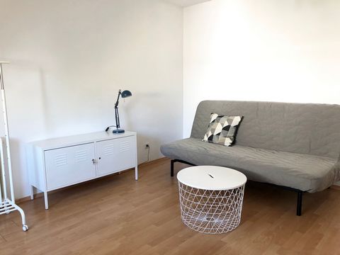 Modern Apartment in the best location of Frankfurt. New updated bathroom, Washing mashine. Mini kitchen. New Sleepsofa. Some addtional furniture is coming (chairs, drawer-hanger). Broadband Wifi. Cable TV. Public Transport, Cafes, Bars, Restaurants a...